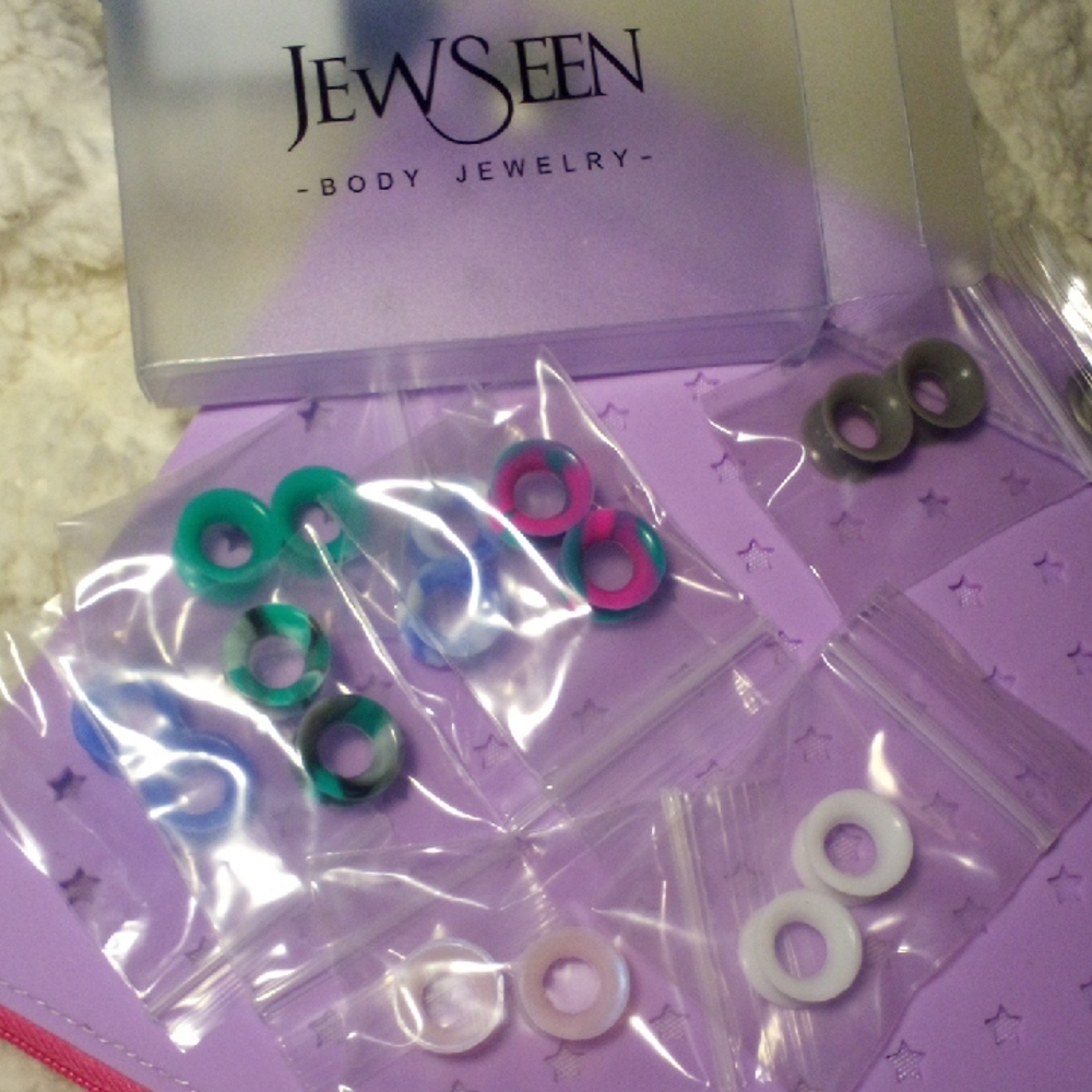 NIB! 10mm Ear Tunnels